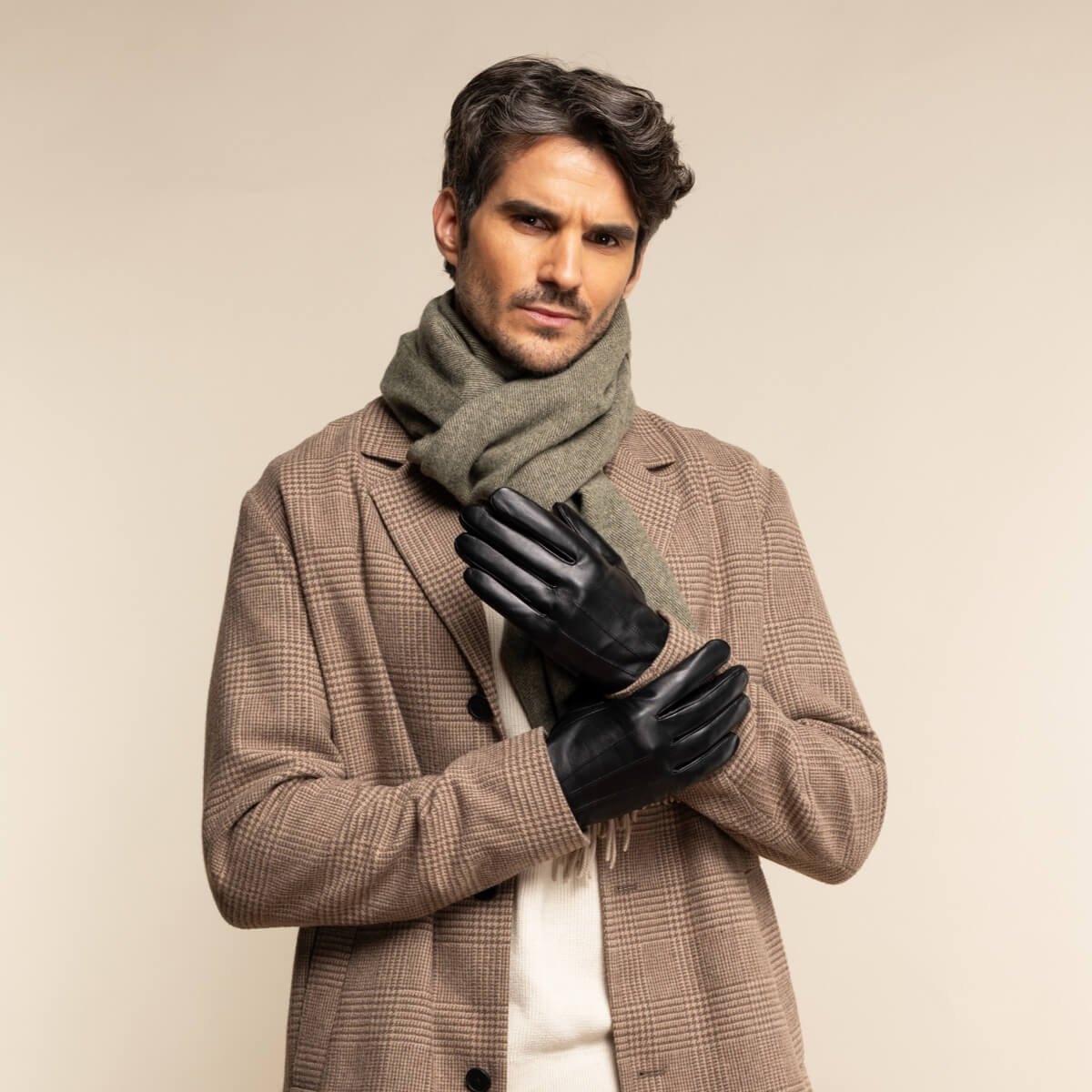 Elijah (black) – Timeless sheepskin leather gloves with luxurious cashmere lining & touchscreen capability