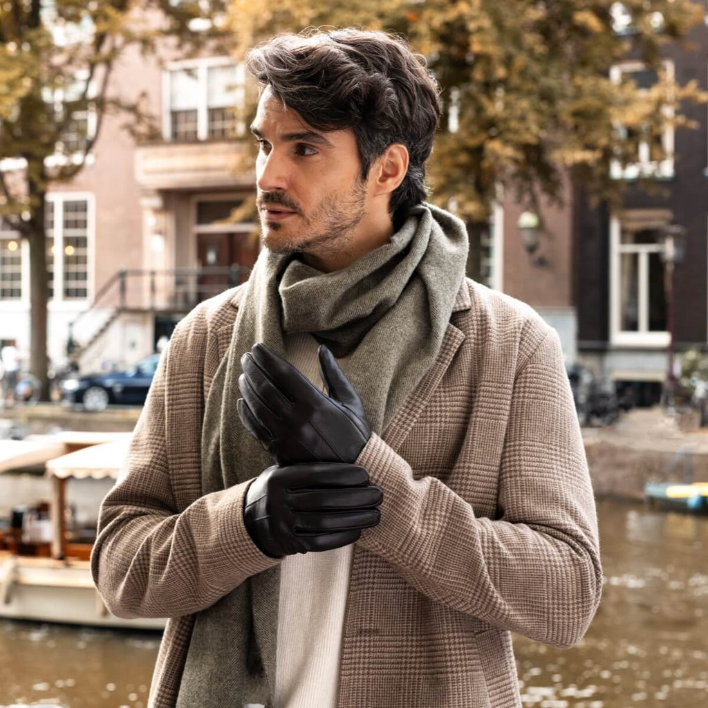 Elijah (black) – Timeless sheepskin leather gloves with luxurious cashmere lining & touchscreen capability