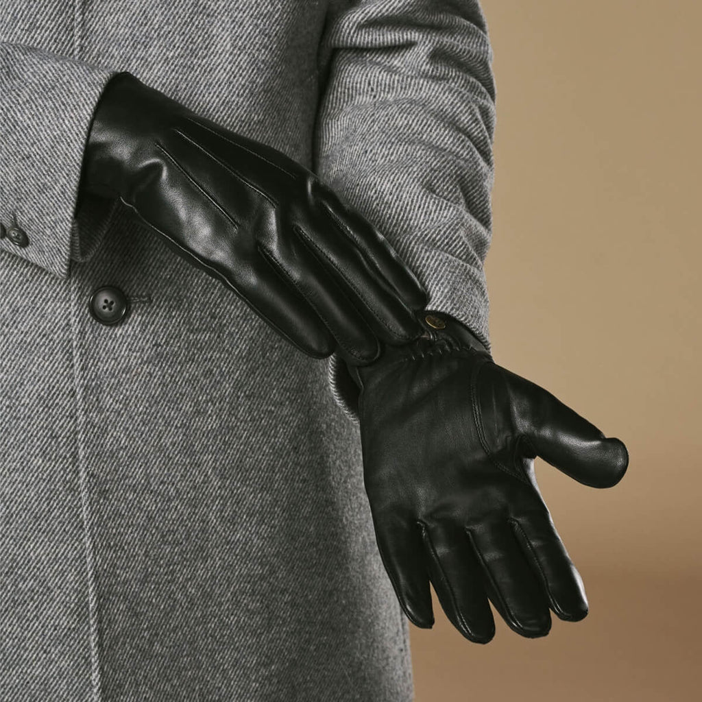 Ezra (black) - Lambskin leather gloves with warm rabbit fur lining and touchscreen feature