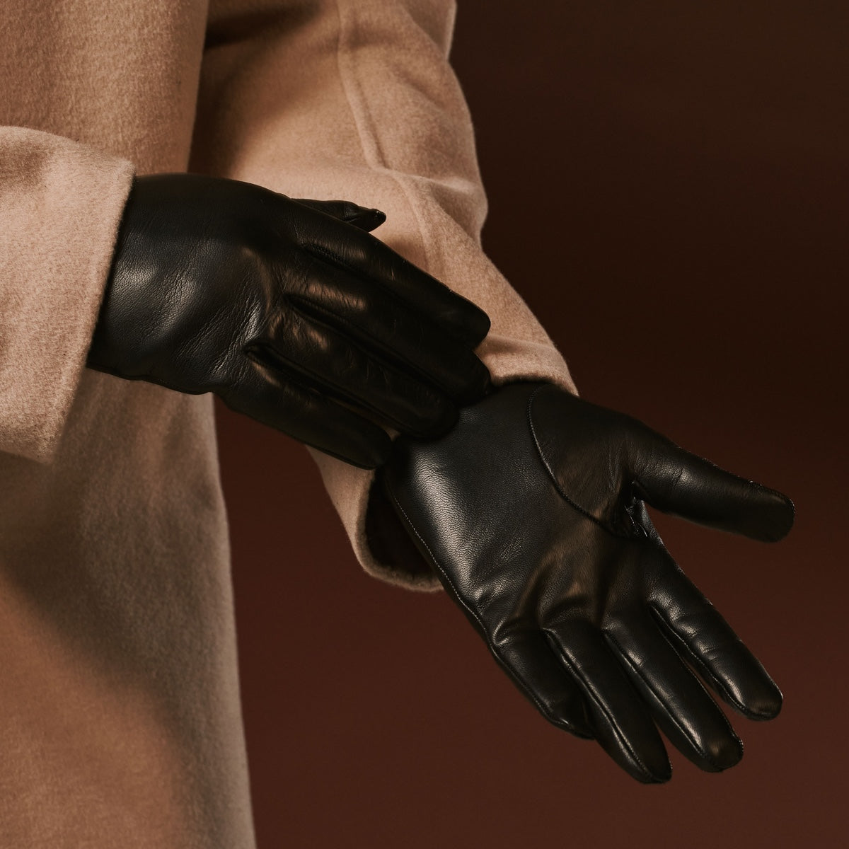 Fabio (black) - Men's classic Italian lambskin leather gloves with pure silk lining