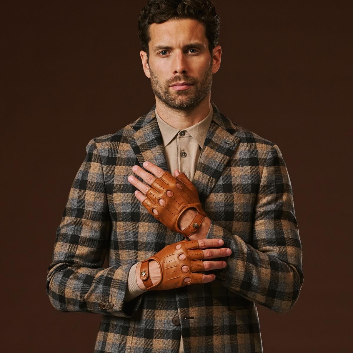 Giuseppe (cognac) - Italian lambskin fingerless leather driving gloves