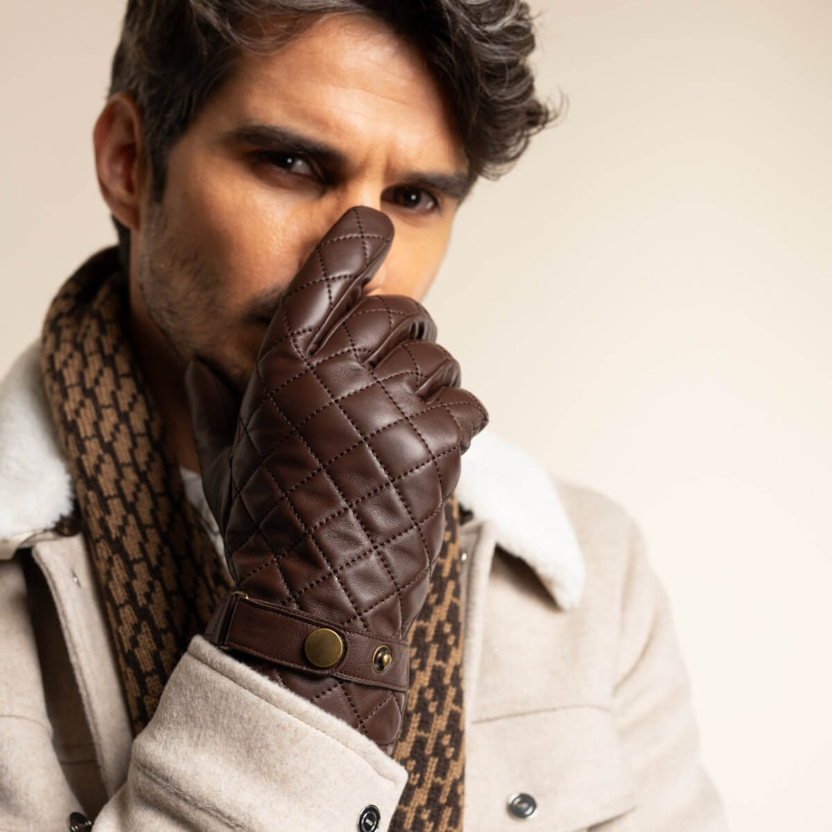 Sebastian (brown) – Sheepskin leather gloves with snap closure & touchscreen feature